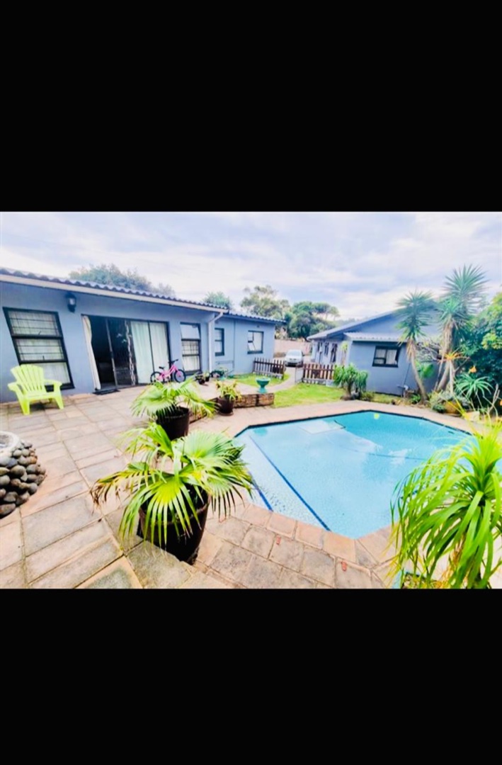 6 Bedroom Property for Sale in Gonubie Eastern Cape